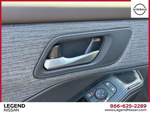 Used 2023 Nissan Rogue SV image 16