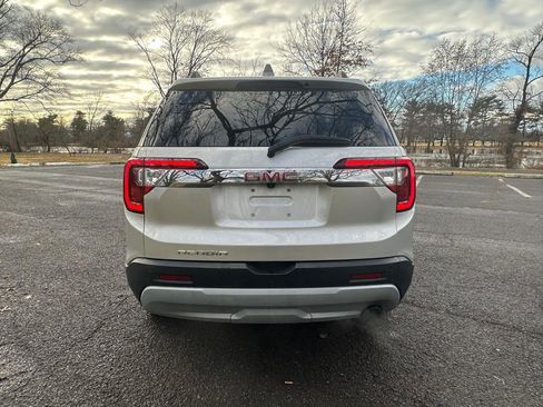 Used 2020 GMC Acadia SLE w/ Driver Convenience Package image 3