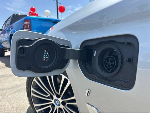 Used 2019 BMW 530e w/ Premium Package RWD image 36