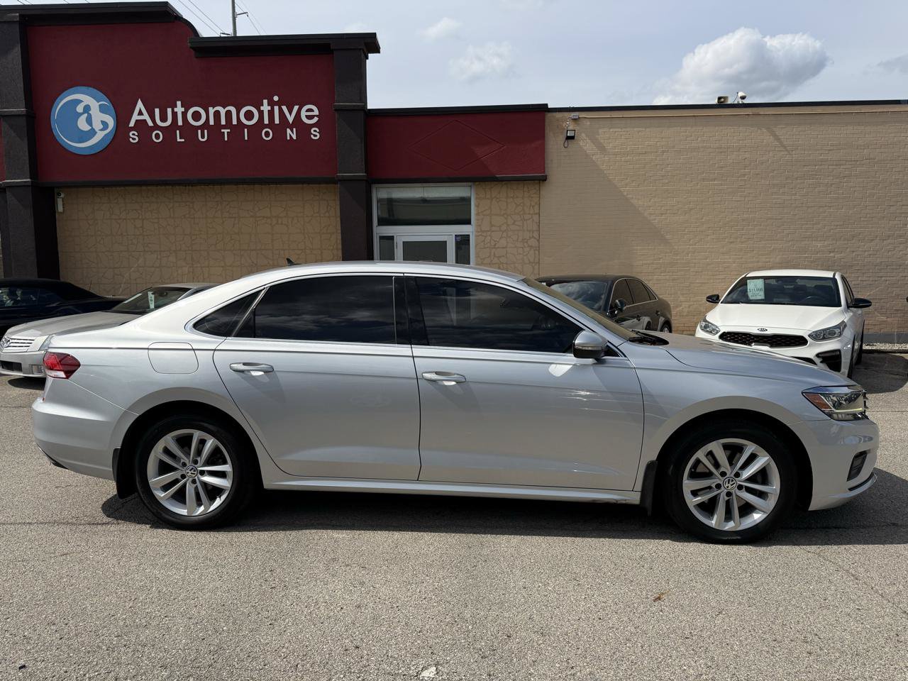 Used 2020 Volkswagen Passat 2.0T SE FWD image 4
