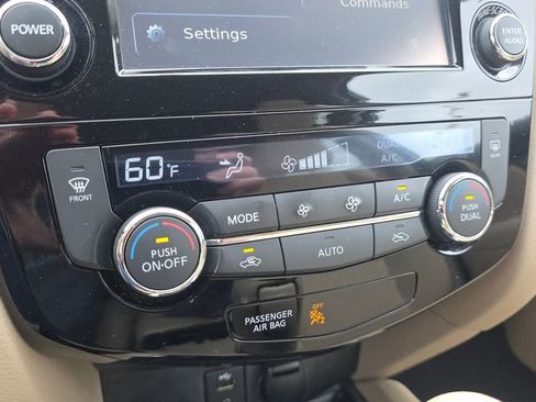 Used 2015 Nissan Rogue SV w/ SV Premium Package image 19