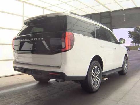 Used 2025 Ford Expedition Active RWD image 5