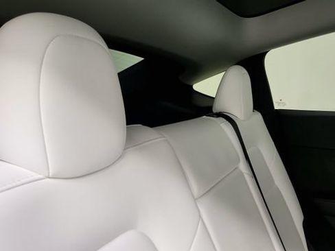 Used 2023 Tesla Model Y Long Range AWD/4WD image 39