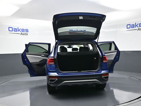 Used 2022 Volkswagen Taos SE image 56