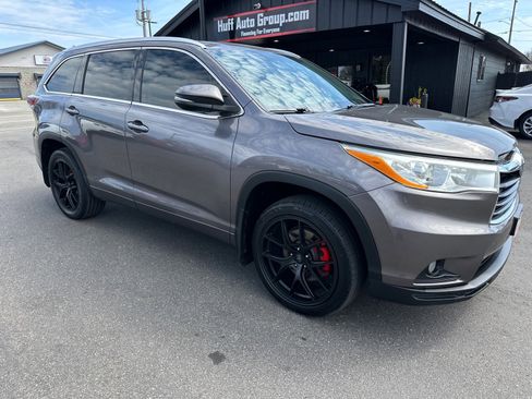Used 2016 Toyota Highlander XLE image 4