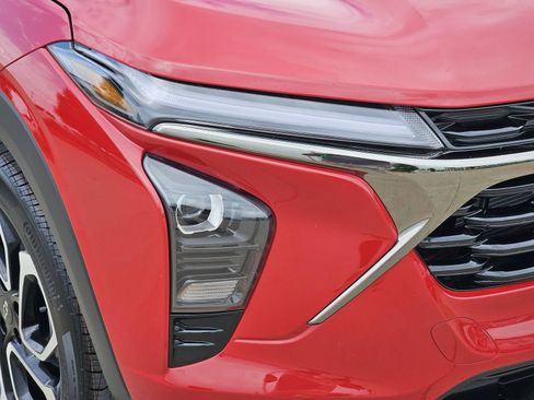 New 2026 Chevrolet Trax RS w/ Driver Confidence Package FWD image 9