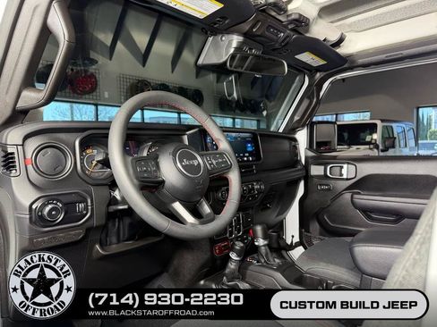 Used 2025 Jeep Wrangler Unlimited Rubicon AWD/4WD image 15