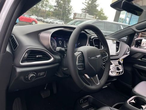 New 2026 Chrysler Voyager LX image 9