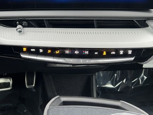 New 2026 Cadillac Optiq Luxury 2 image 31