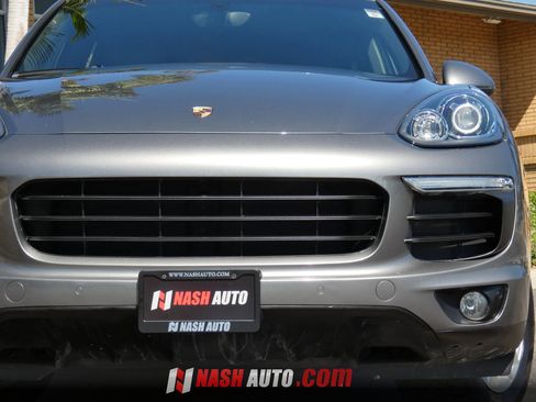 Used 2018 Porsche Cayenne AWD/4WD image 16