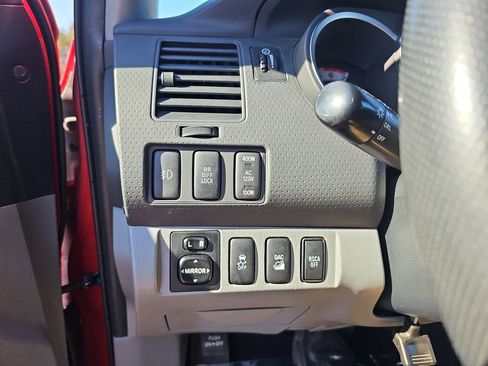 Used 2015 Toyota Tacoma Base image 29