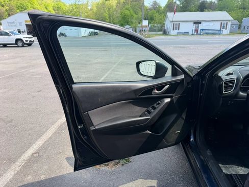 Used 2014 MAZDA MAZDA3 i Touring w/ Technology Package FWD image 20