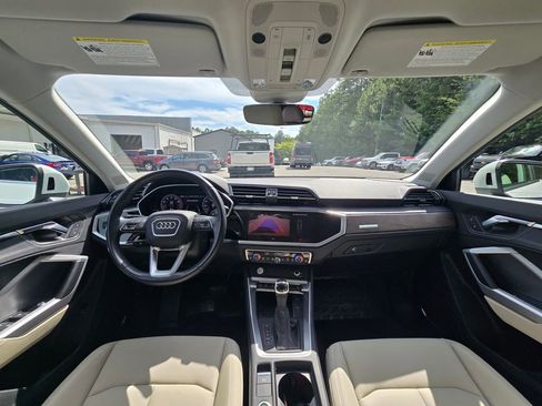 Used 2020 Audi Q3 2.0T Premium Plus w/ Premium Plus Package AWD/4WD image 11