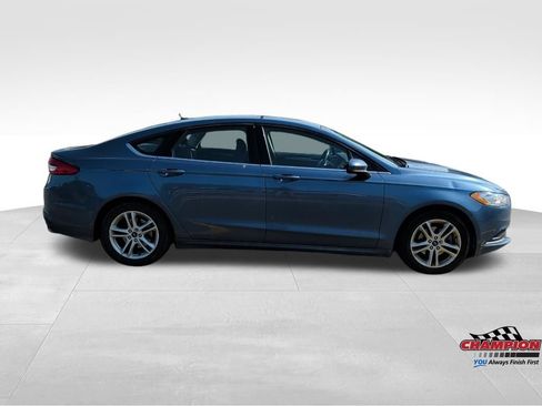 Used 2018 Ford Fusion SE w/ Fusion SE Technology Package FWD image 6