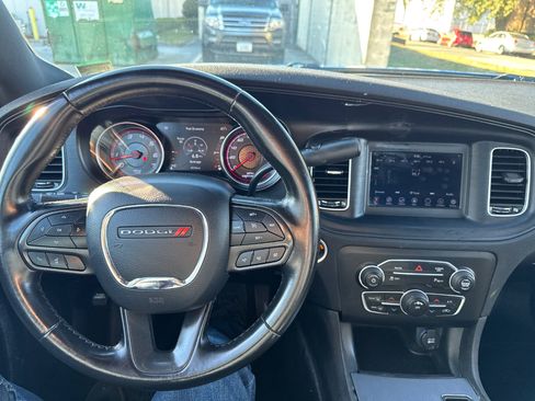 Used 2020 Dodge Charger Police w/ Street Appearance Group image 17