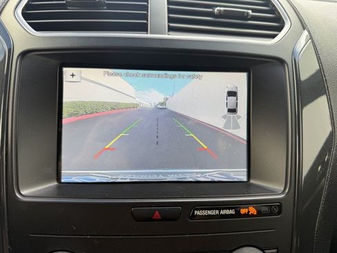 Used 2018 Ford Explorer XLT w/ Equipment Group 201A FWD image 18