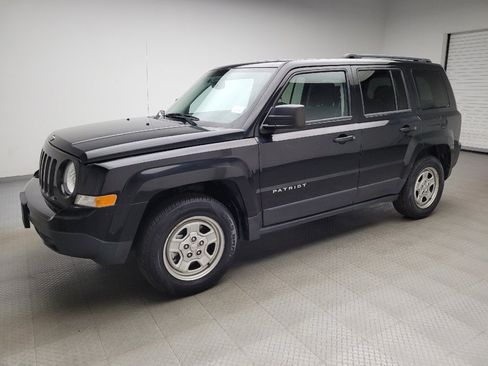 Used 2017 Jeep Patriot Sport w/ Power Value Group FWD image 2