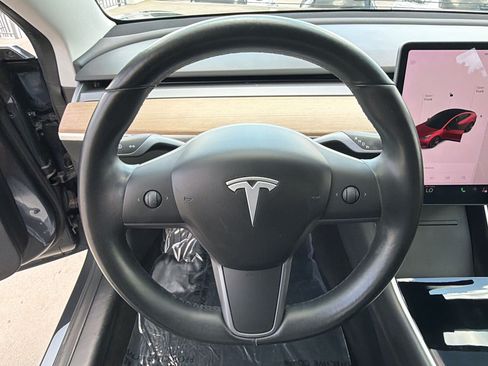 Used 2018 Tesla Model 3 Long Range RWD image 16