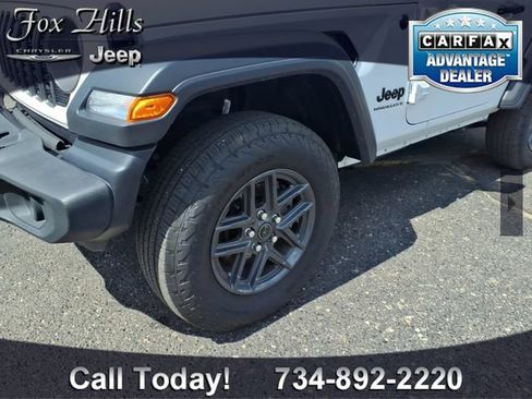 Used 2025 Jeep Wrangler Sport AWD/4WD image 5