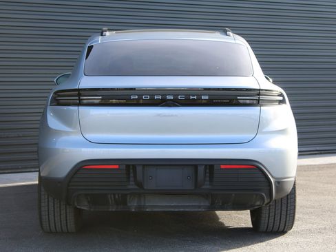 Certified 2024 Porsche Macan 4 Electric image 11