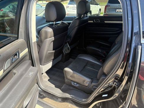 Used 2012 Lincoln MKT AWD image 13