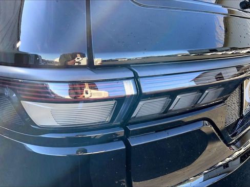 New 2026 Jeep Grand Wagoneer Limited w/ Premium Group II AWD/4WD image 18