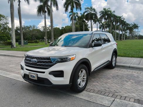 Used 2020 Ford Explorer XLT RWD image 3