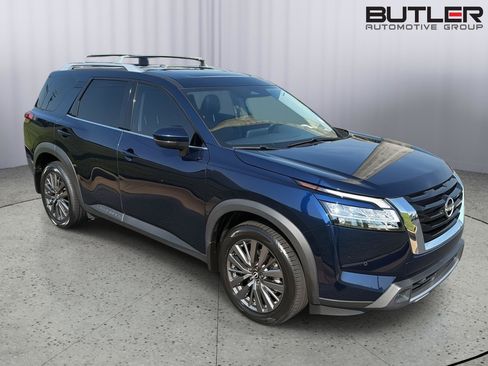 Used 2024 Nissan Pathfinder SL w/ SL Premium Package FWD image 7