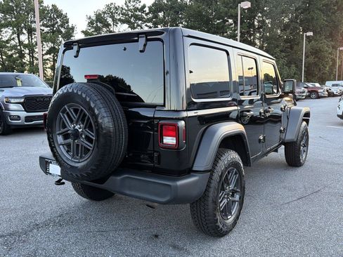 Used 2025 Jeep Wrangler Unlimited Sport AWD/4WD image 5