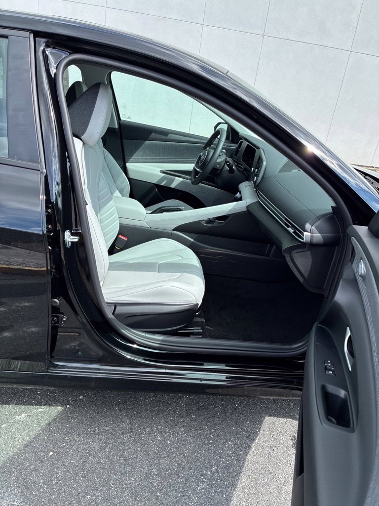 New 2026 Hyundai Elantra SEL Sport FWD image 18