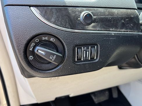 Used 2013 Chrysler Town & Country Touring-L w/ Driver Convenience Group FWD image 18