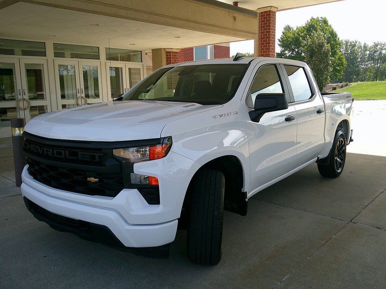 Used 2025 Chevrolet Silverado 1500 Custom AWD/4WD image 2