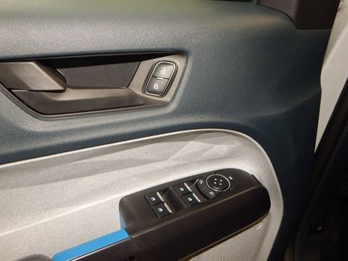 New 2025 Ford Maverick XLT image 15