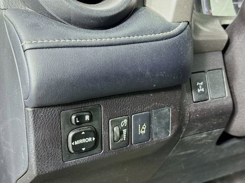 Used 2018 Toyota RAV4 XLE image 18