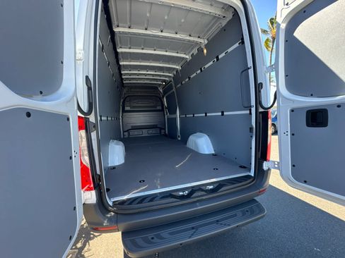 Used 2026 Mercedes-Benz Sprinter 2500 image 12