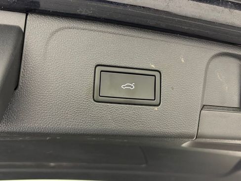 Used 2025 Volkswagen Atlas SE FWD image 38