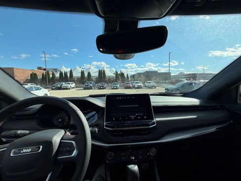 Used 2025 Jeep Compass Trailhawk image 31