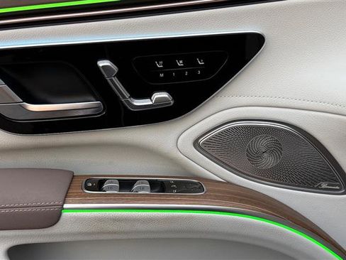Used 2023 Mercedes-Benz EQS 580 4MATIC Sedan image 12