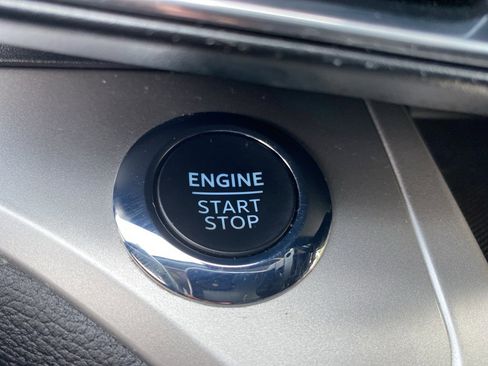 Used 2022 Ford Explorer XLT w/ Equipment Group 202A image 31