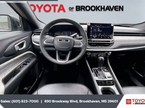 Used 2024 Jeep Compass Latitude image 5