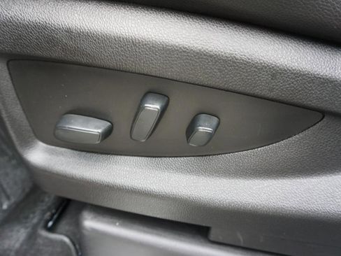 Used 2019 GMC Yukon XL SLT w/ Open Road Package AWD/4WD image 16