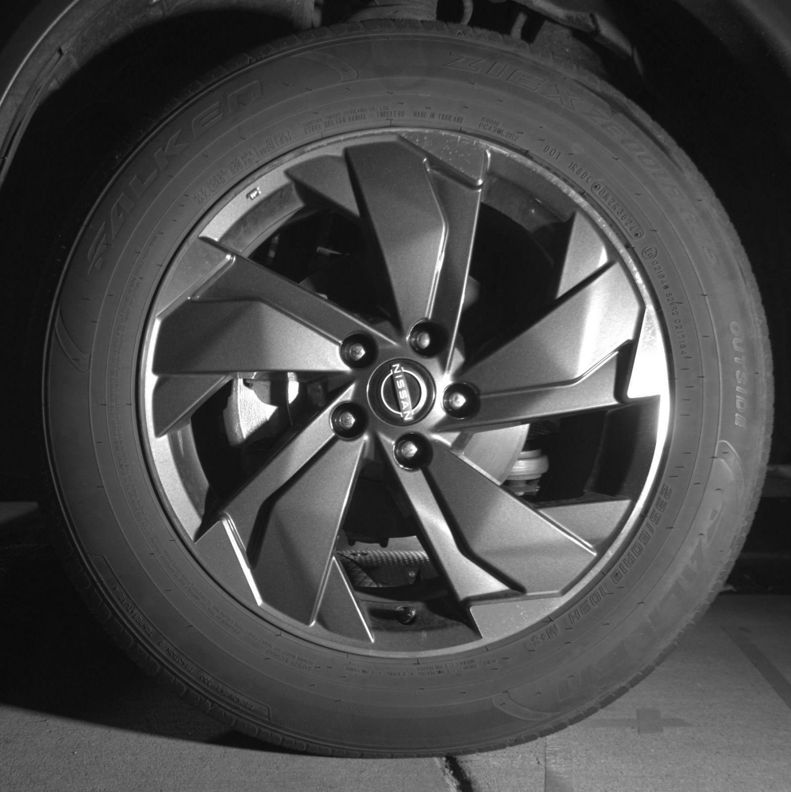 Used 2025 Nissan Rogue SV FWD image 13