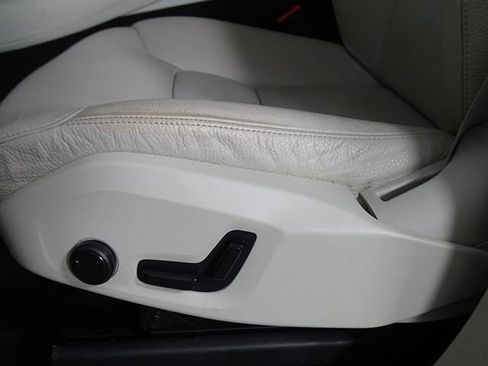 Used 2023 Volvo XC90 B6 Plus image 22