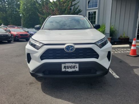 Used 2024 Toyota RAV4 LE AWD/4WD image 9
