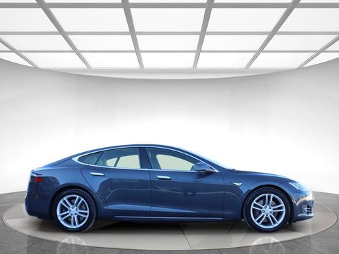 Used 2015 Tesla Model S 70D image 4