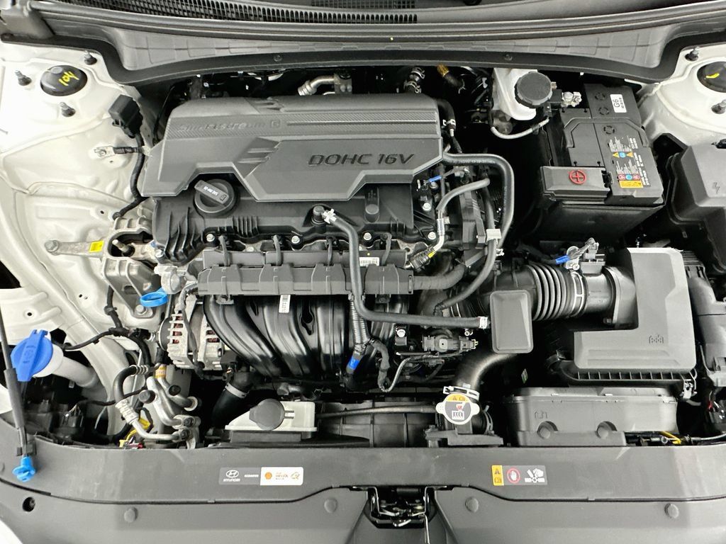 Used 2025 Hyundai Elantra Sport FWD image 31