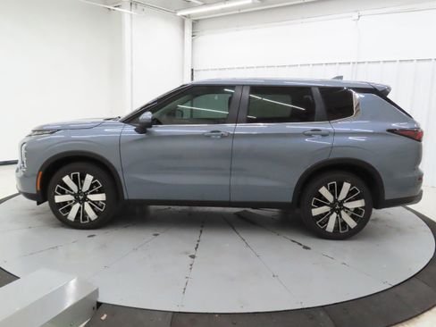 New 2026 Mitsubishi Outlander SE image 6