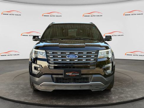 Used 2017 Ford Explorer XLT AWD/4WD image 3