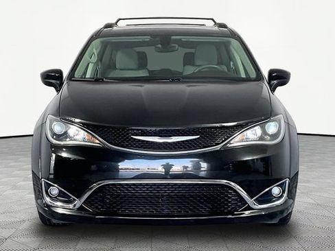 Used 2017 Chrysler Pacifica Touring Plus FWD image 4