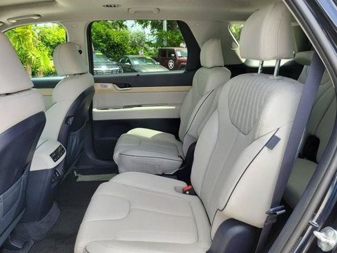 Certified 2024 Hyundai Palisade Limited FWD image 18